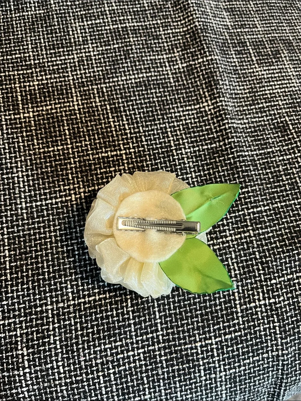 Cream Floral Hair Clip with Pearl Center and Green Leaves